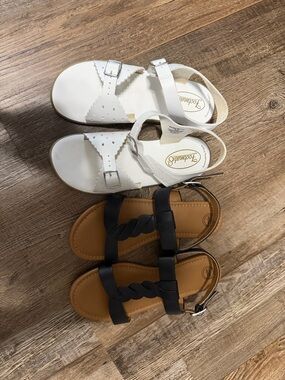 FootMates Kids White and Black Sandal Set